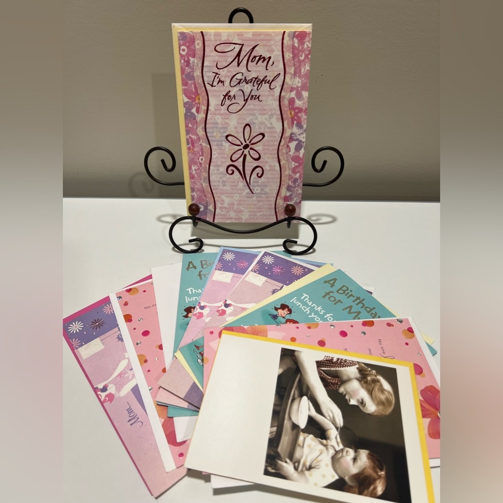 Lot of 24 greeting cards. If asking price is too high, make an offer.